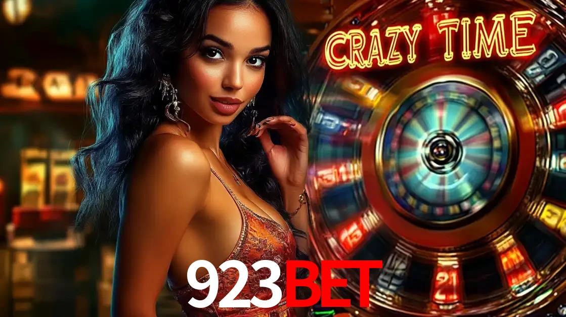 Mulher elegante ao lado da vibrante roda da fortuna do jogo de cassino ao vivo Crazy Time, um dos game shows mais populares e cheios de prêmios do 923bet.